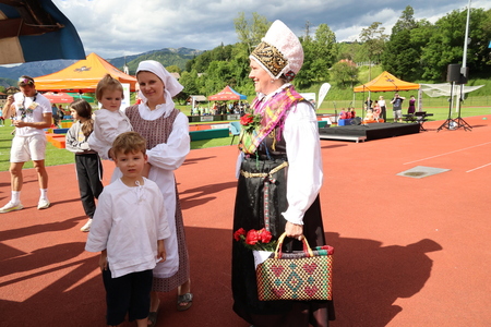Harmonija generacij (13)